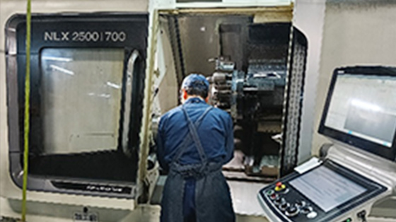 製造（加工・組立・性能試験）の写真